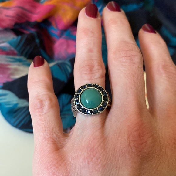 Size 5 silver ring with green and blue stones - Picture 2 of 3